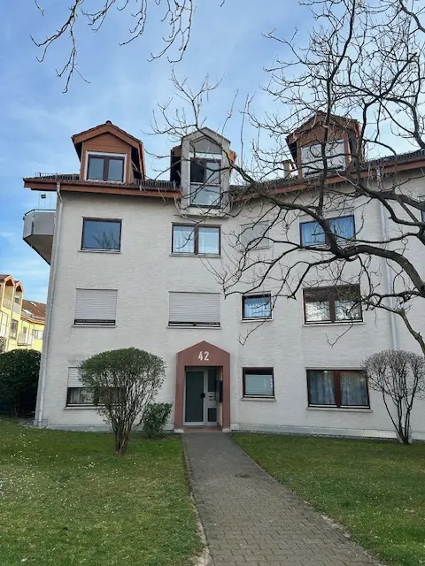 Großzügige 3-Zimmer-Dachgeschosswohnung (92 m²) mit Balkon & Tiefgarage in Heilbronn-Horkheim